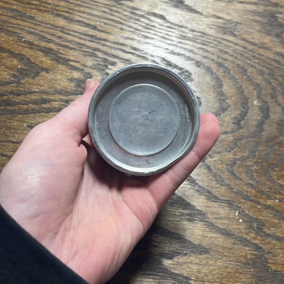 Vintage Collapsible Aluminum cup with lid - Picture 3 of 5